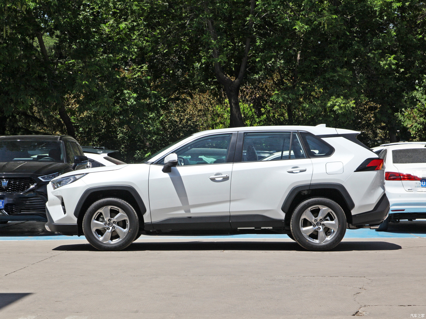 2024 TO-YOTA RA-V4 Suv at Affordable with Rear Suspension Multi-link and Front Window Electric One Key lifting