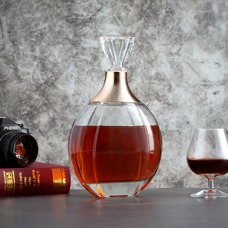 750ml Glass Bottle for Wine Drinking in Clear Design