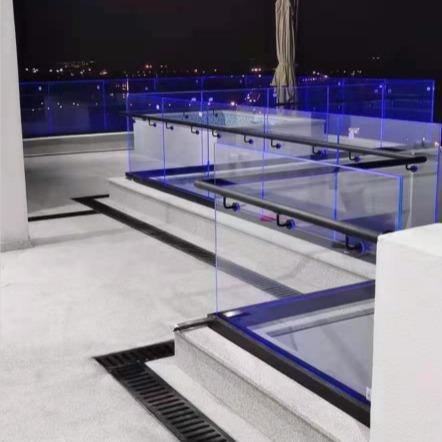 Modern Glass Deck Railing Outdoor Tempered Glass U Channel Frameless 12-20mm