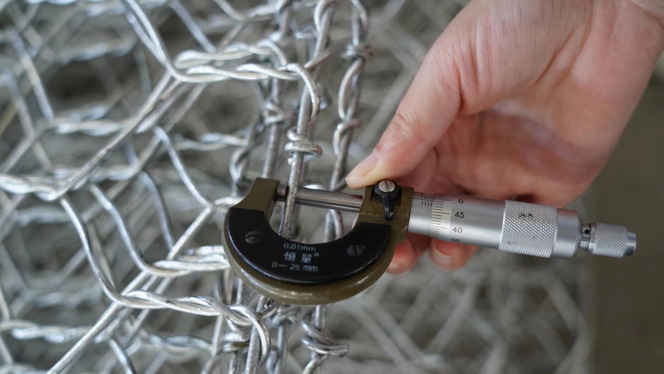Customizable Welding Pattern Hot-Dipped Galvanized PVC Coated Gabion Box for Woven Mesh