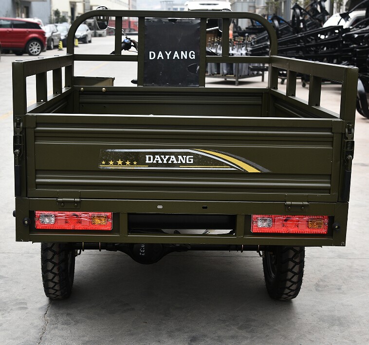 800 KGS DAYANG Gasoline Tricycle with Lifan 200cc Engine and Rear Axle Semi Floating