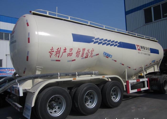 SINOTRUK 3 Axle 48500 Liters Bulk Cement Tank Semi Trailer Truck 50 - 80 ton Loading capacity