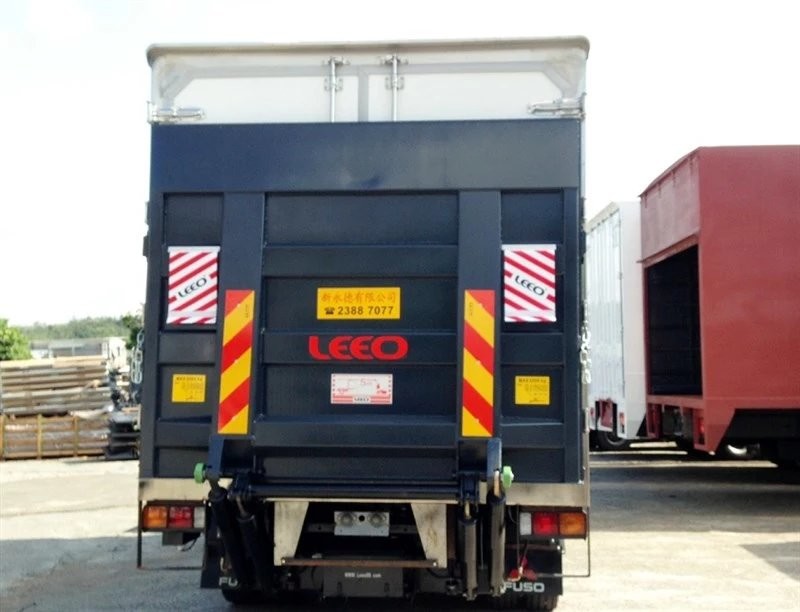 Cutomized Color Hydraulic Van Tail Lift Width 1800mm Auto Power DC12V For Lorry