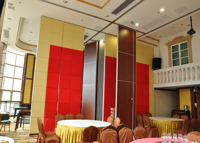 Sound Proof Partitions Top Hanging Sliding Door Acoustic Fabric Finish Foldable Saudi Arabia Banquet Hall Partition Wall