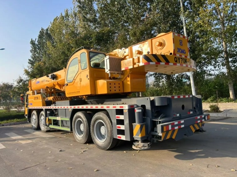 used xcmg 70ton mobile truck crane original xcmg QY70K QY70K-I QY70KC 70ton truck crane for sale good condition