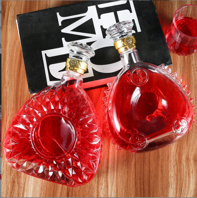 Luxury Clear 700ml Whisky Glass Bottle with Cap Unique Shaped XO Wine Glass Bottle