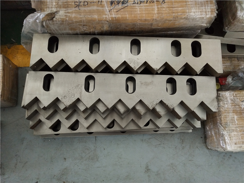 Single Shaft Plastic Waste Shredder 300-800kg/H Granulator