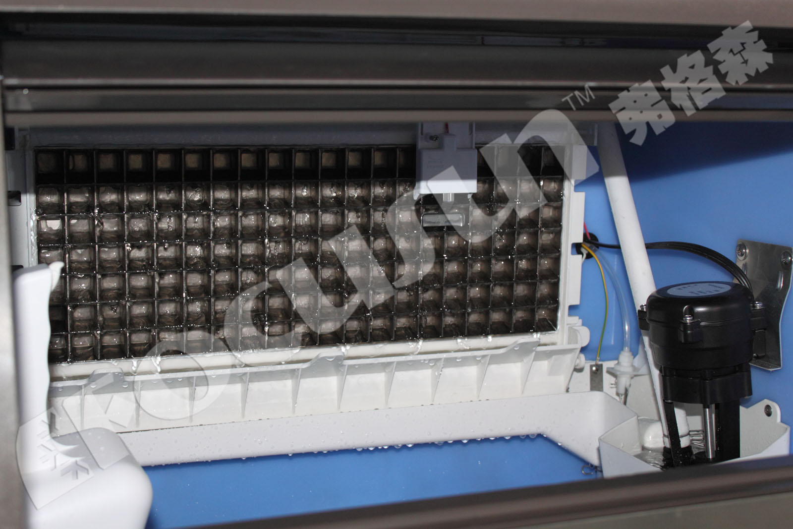 Energy Saving Commercial Ice Machine FIM-270G with Air-cooled Cooling Performance