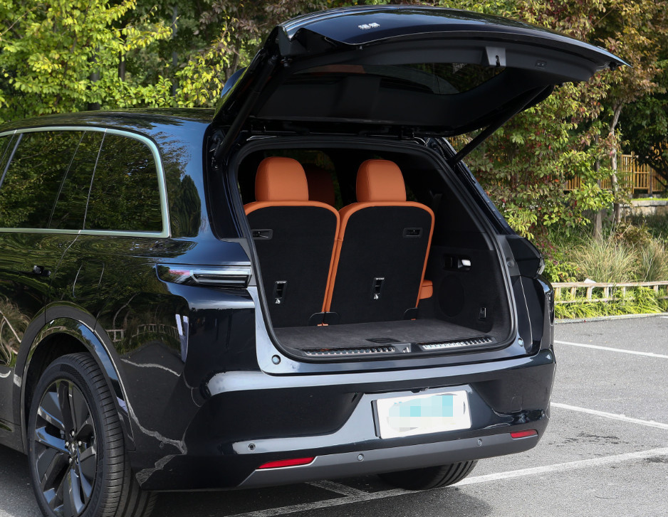 2023 Popular LI L8 Pro Extended Range Electric 6 seats SUV 2 motor Ternary lithium