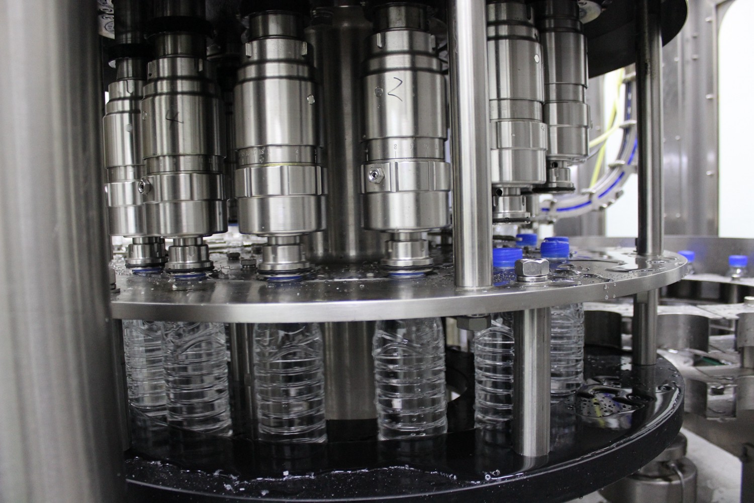 PLC Bottled 5L 3000BPH Washing Filling And Capping Machine