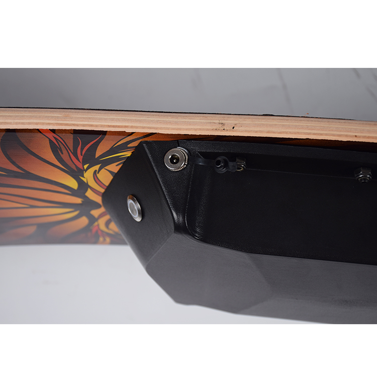 8 Inch Portable Electric Skateboard 1650w*2 Motor 7 PLY Maple Deck Material