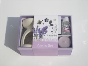 Quality Pink lavender fragrance scented tealight candle &amp; holder with printed label packed into gift box wholesale