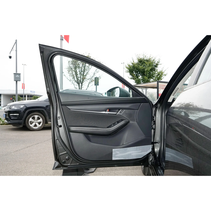 Changan Mazda 3 Compact Car R16 Manual Transmission Fuel Vehicle Enclave for Customer Requirements