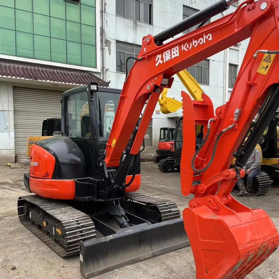 KX165 Mini Kubota Excavator 6000 KG Machine Weight and 0.65m3 Bucket Capacity