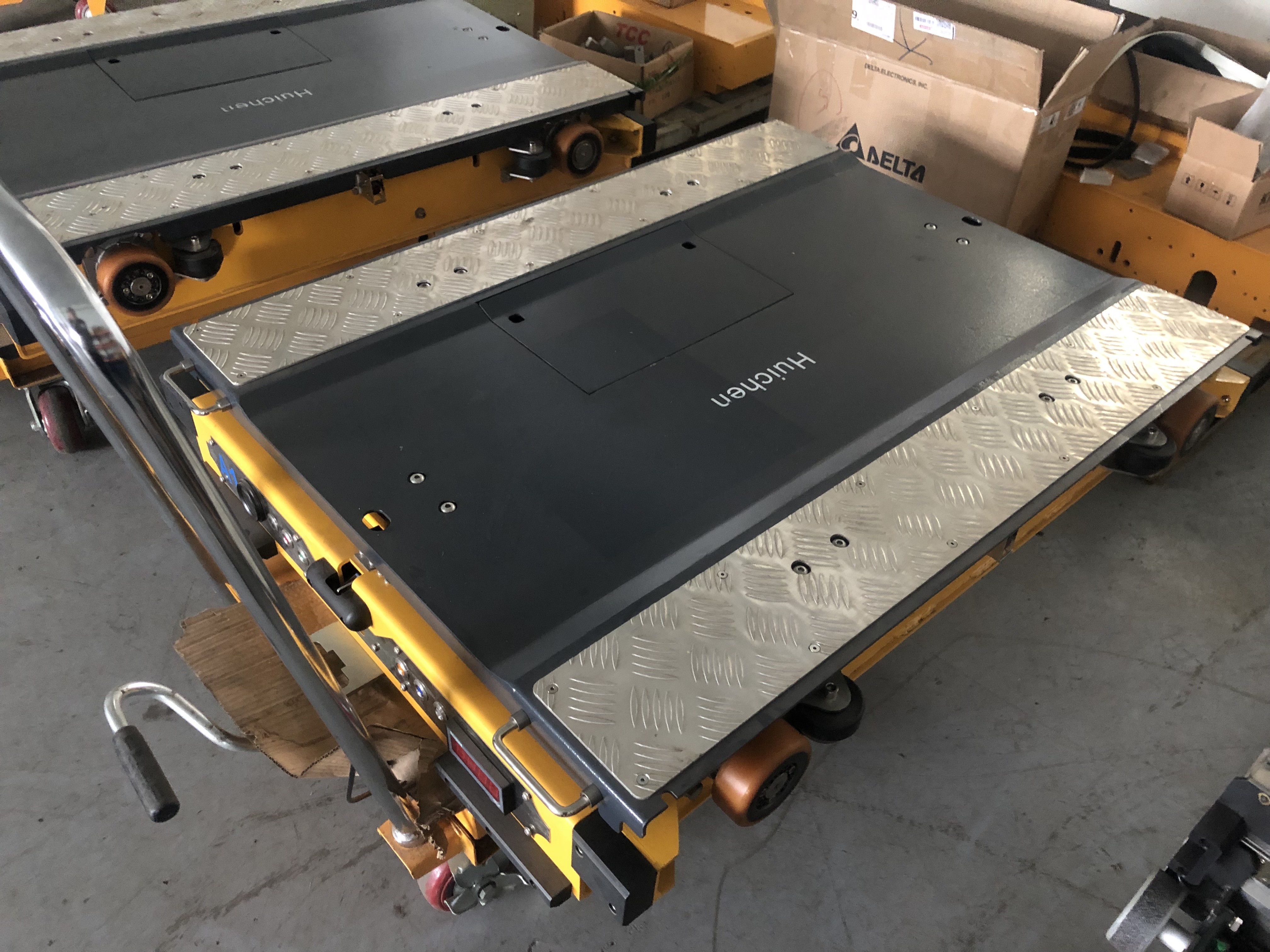 Warehouse Mobile Radio Shuttle Racking System Automation Material Handling