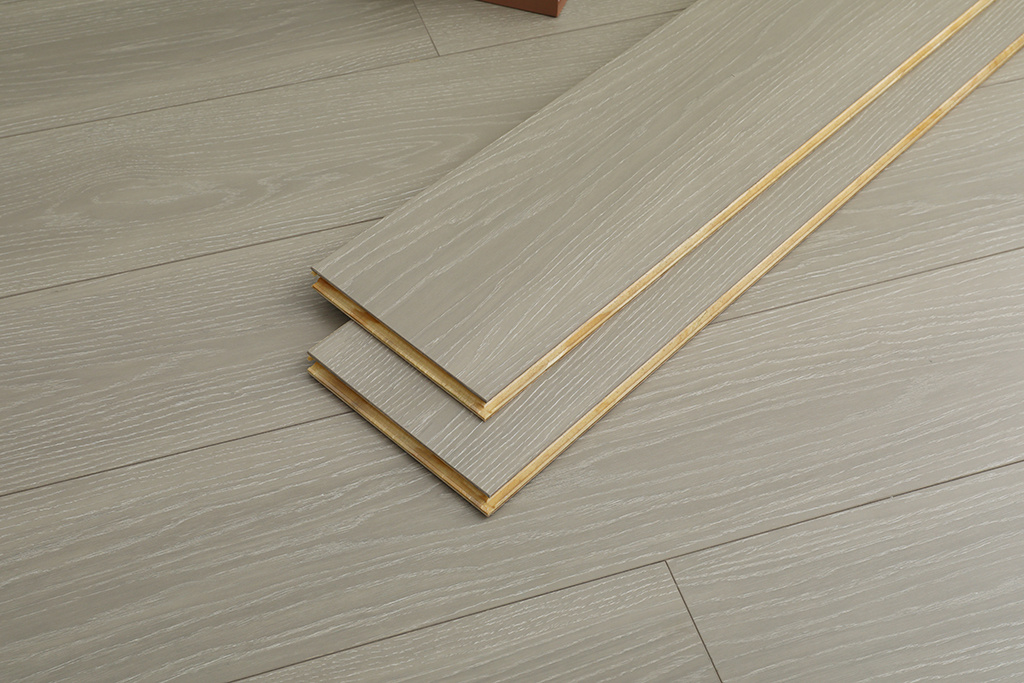 Three-Layer Varying Length Oak Plank Smooth Oak Hardwood Flooring with Valinge 5G/ T G