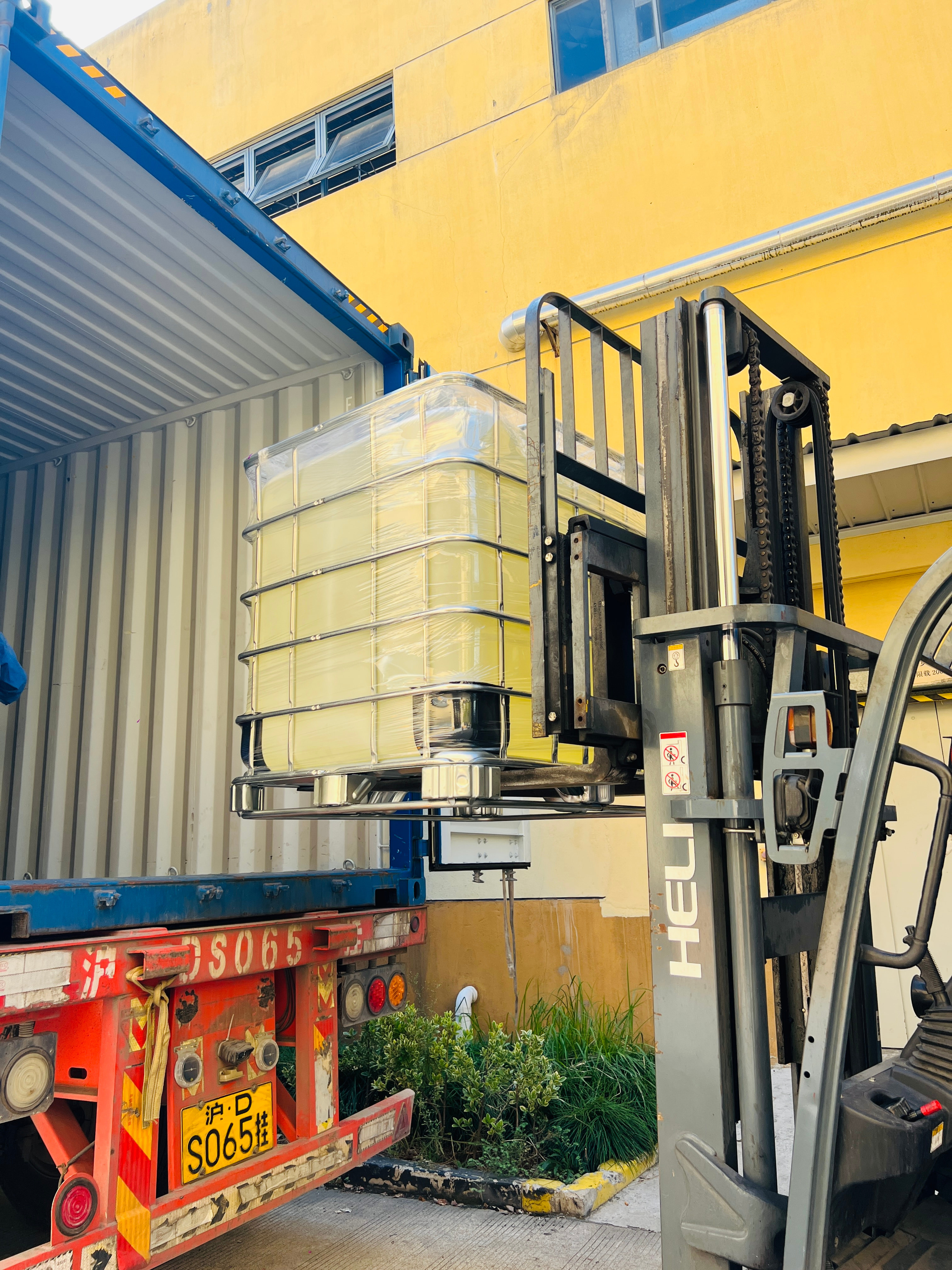 140°C Flash Point Curing Epoxy Resin Insulation LE-8516/LH-8516 Mould Release Agent