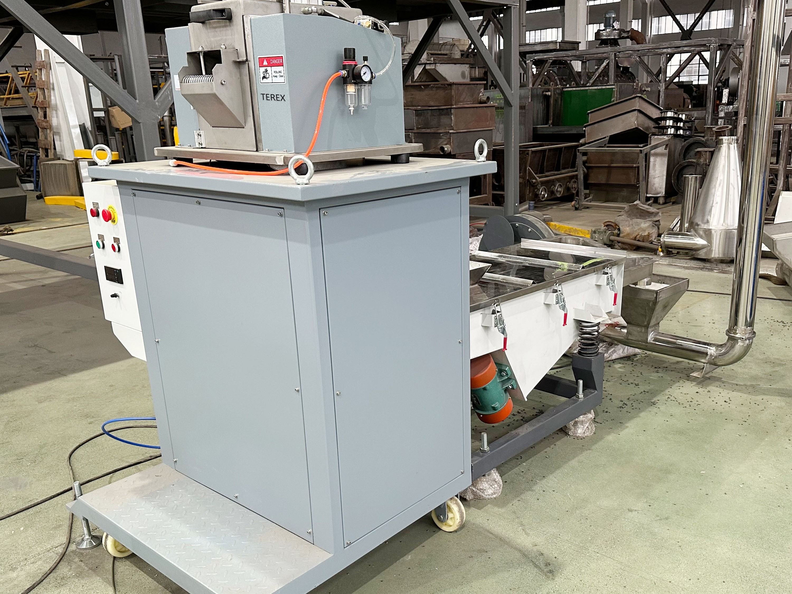 Terex Made Waste Recycling Grinding Hollow Container Plastic Crusher
