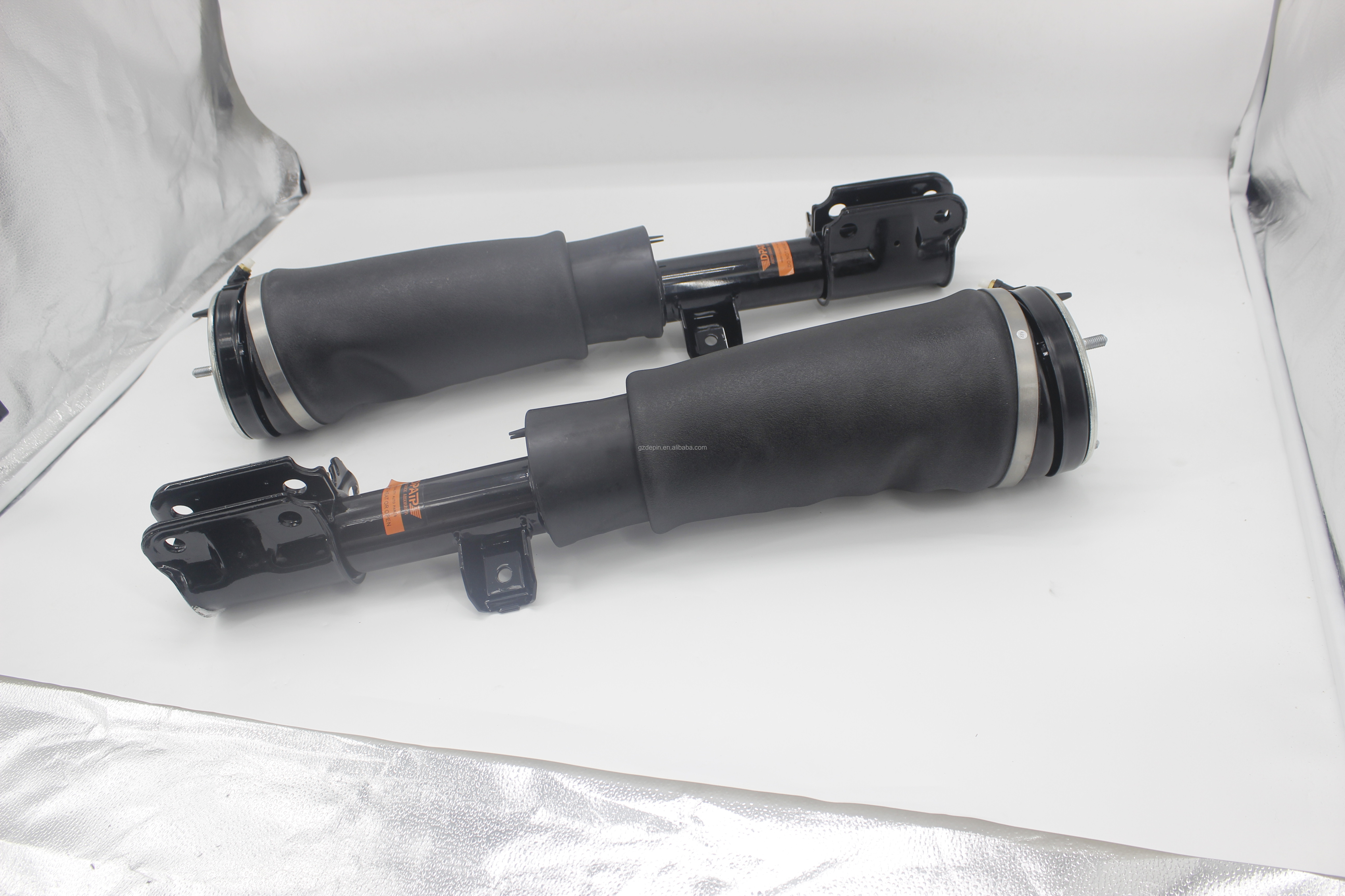 Top- Shock Absorber for Land-Rover LR012885 LR012859 LR032567 LR032560 2002-2012 Year
