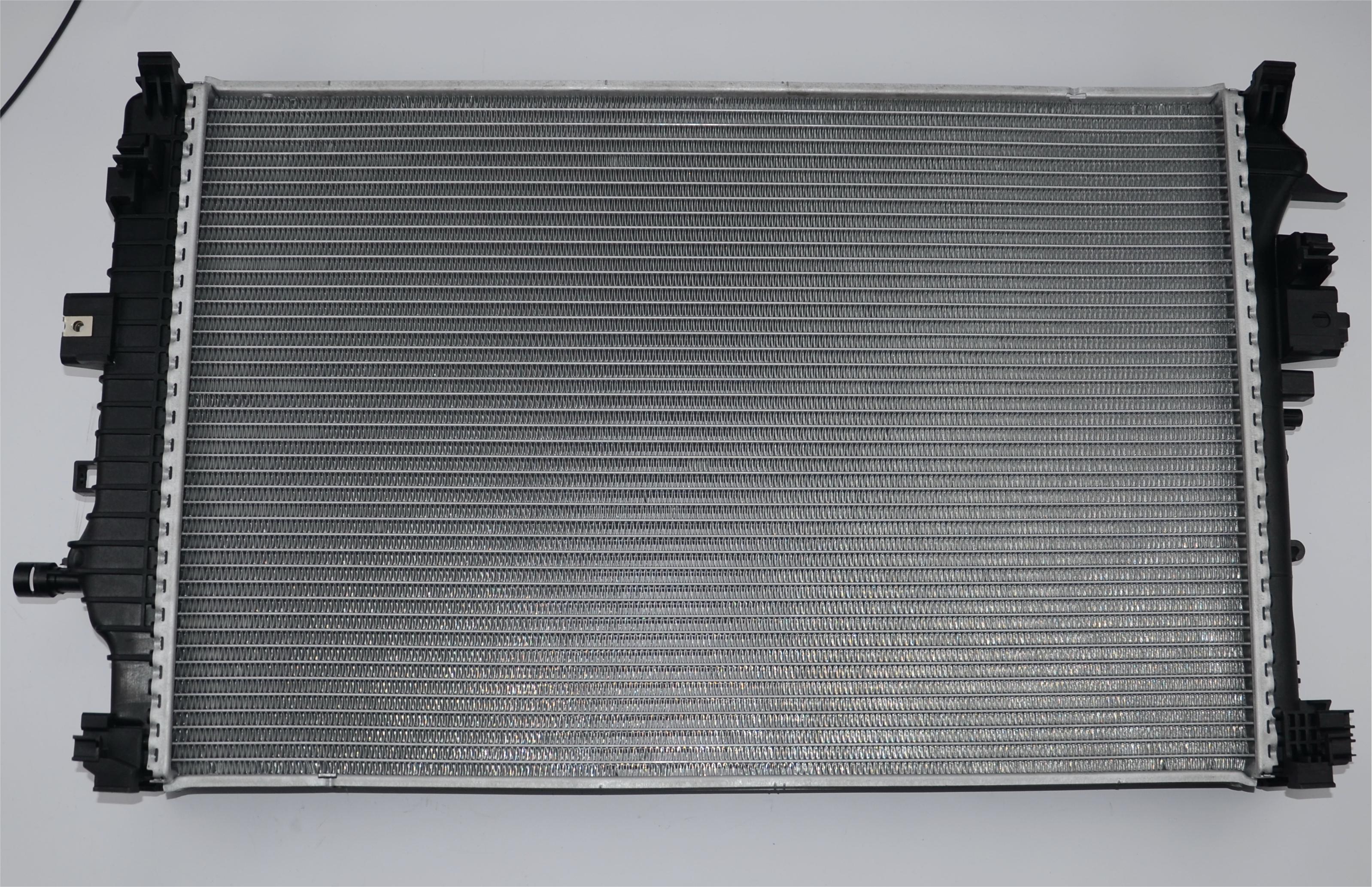 Malibu and Buick LACROSSE 2.0T 84153703 Auto Parts Aluminum Radiator for Cooling System