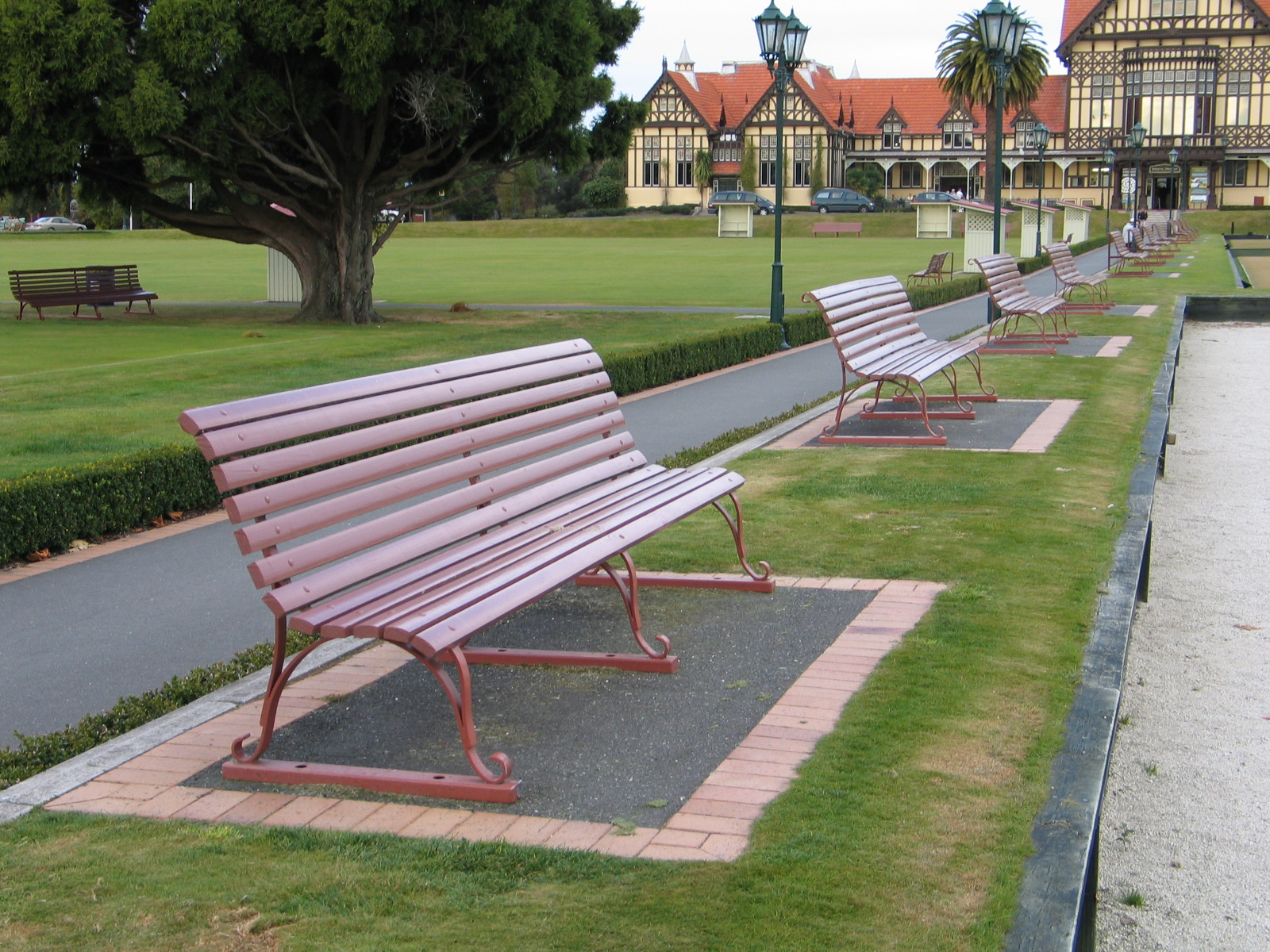Silver Color Steel 3 Seater Metal Bench , Park Metal Curved Garden Bench With Backrest