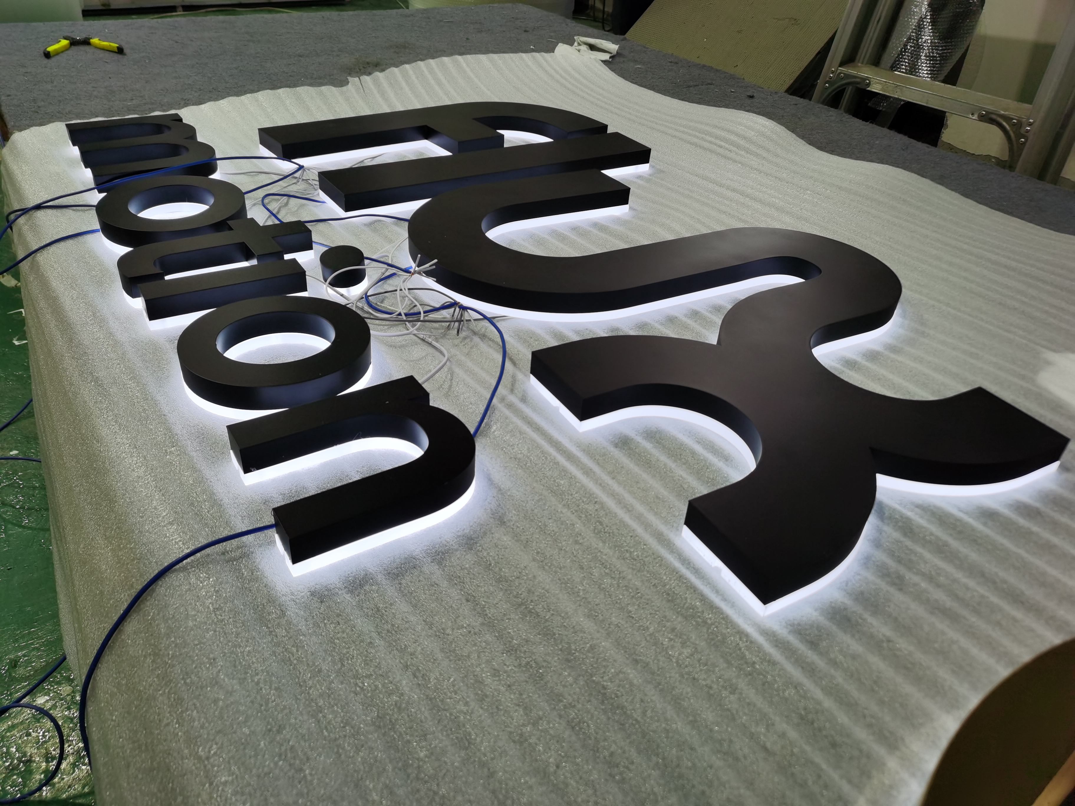 Outdoor Advertising Led Letter Sign Customized 3d led Channel Backlit Letter Sign