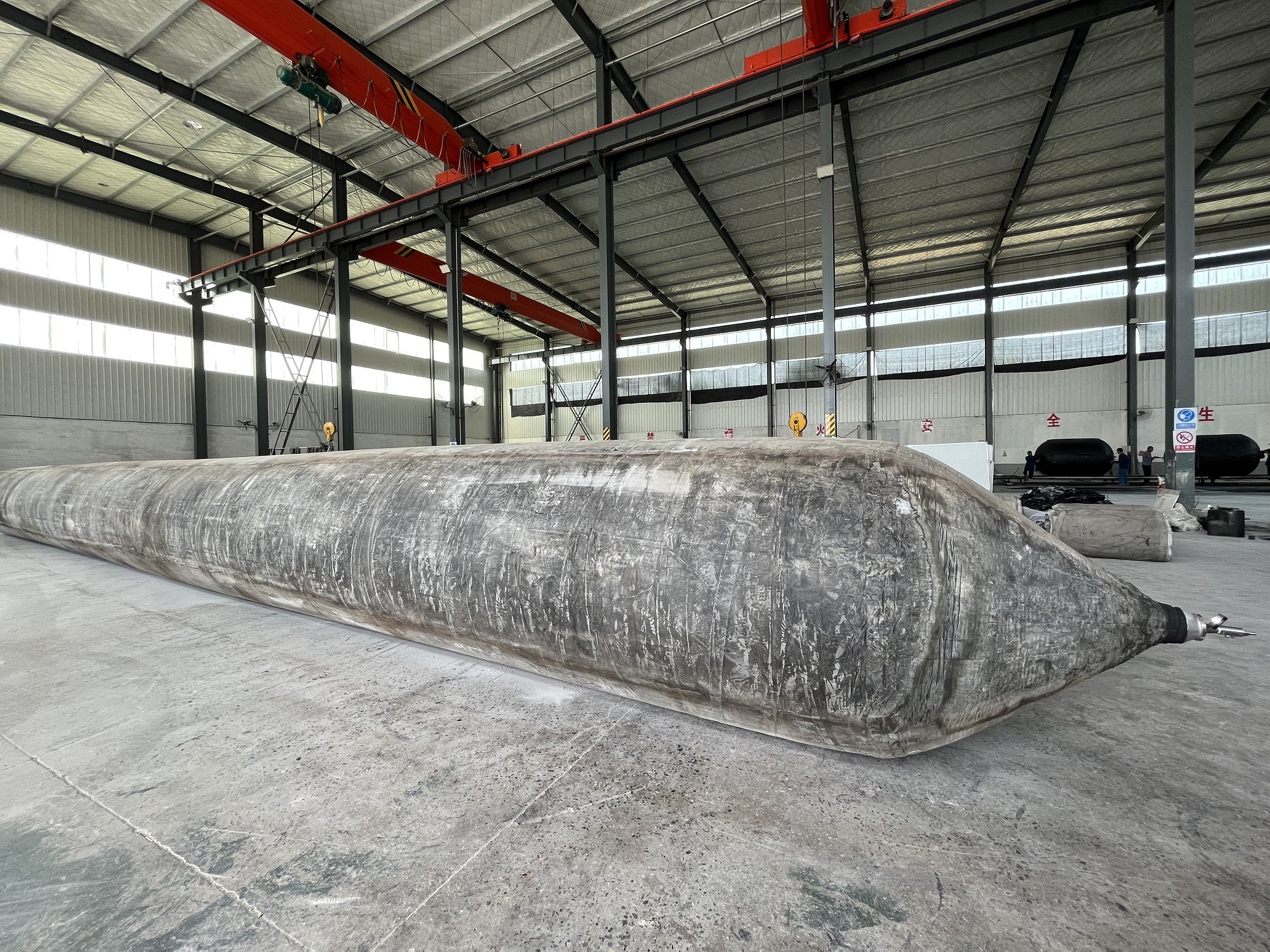 0.2-0.4Mpa High Pressure Cylindrical Marine Airbags For Ship Launching