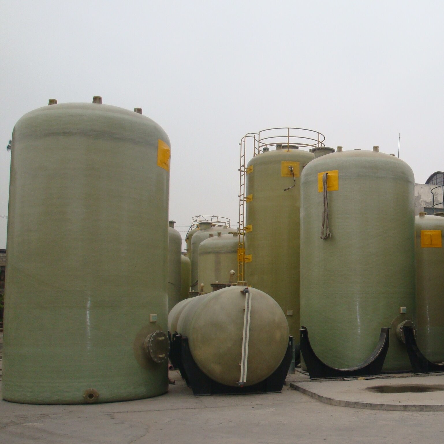 Customized Panel Thickness FRP Tanks And Vessels With Advance Communication Accessories