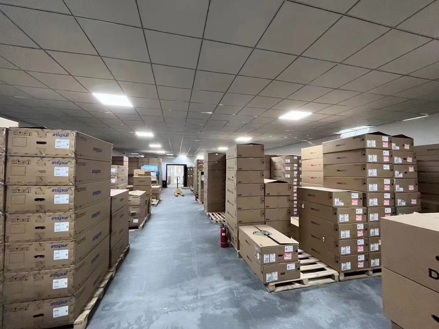1 WAN Port 2T Router with 316.5 Tbps Routing Line Card and 10/100Mbps Wired Transfer Rate