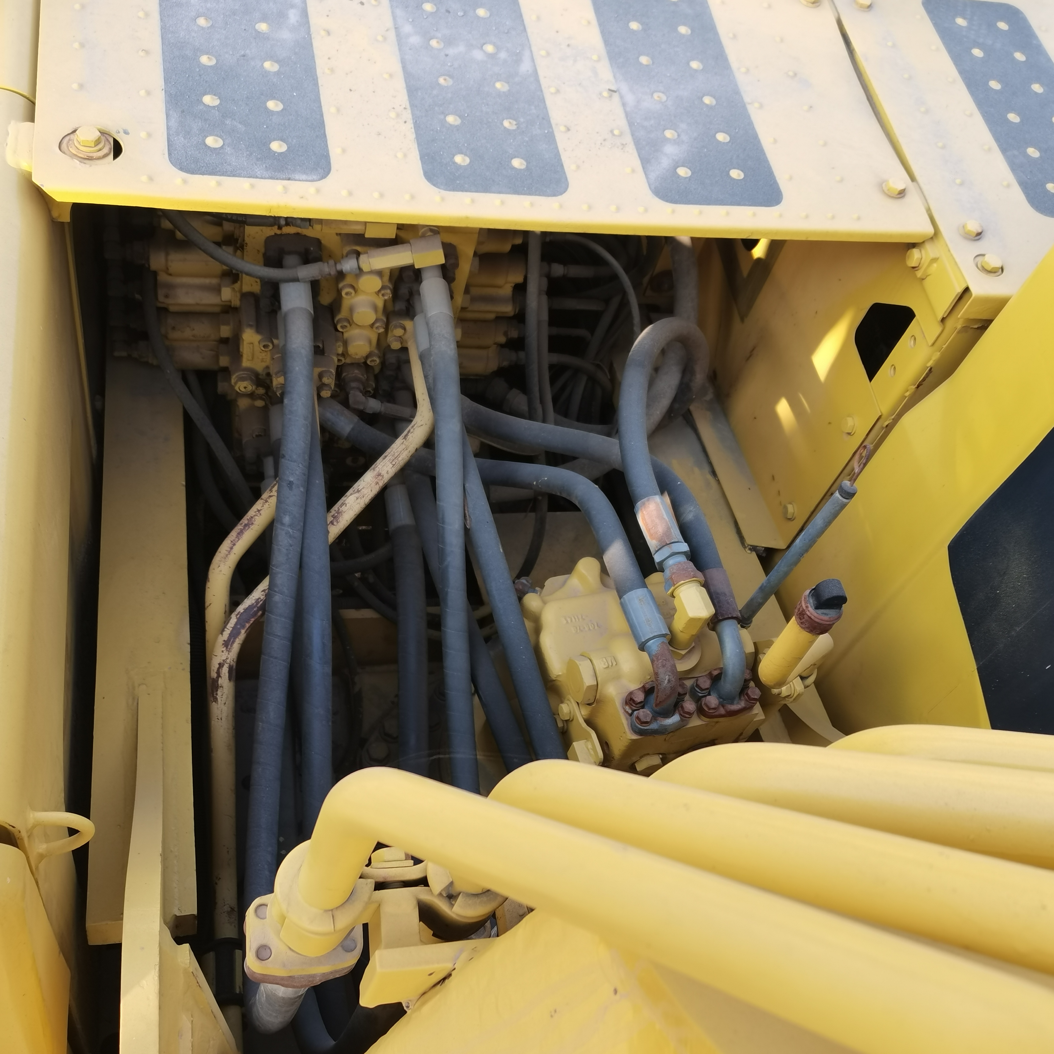 24 Ton Second Hand Komatsu PC240LC Excavator with 1.2M³ Bucket Capacity in Japan 2020