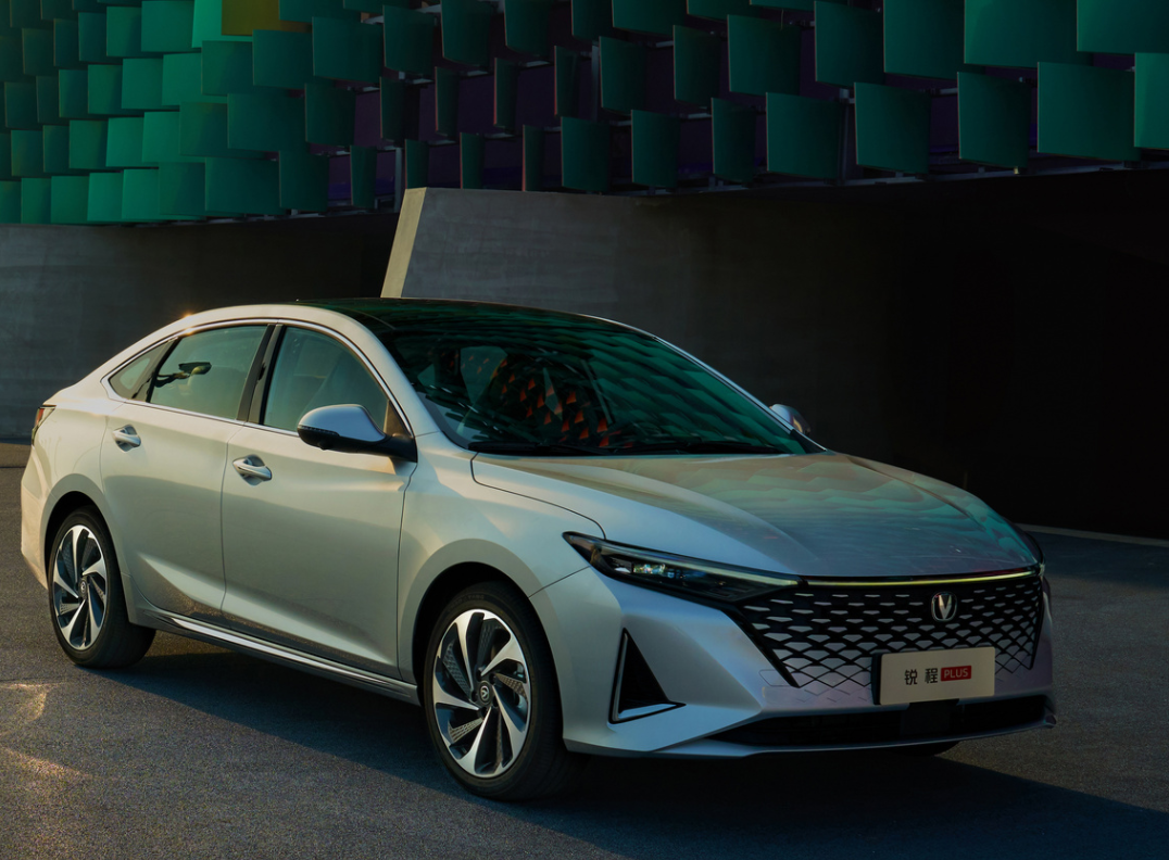Energy Vehicle Changan Ruicheng Plus Raeton 1.5T Luxury Sedan Made in with Petrol Fuel and Technology