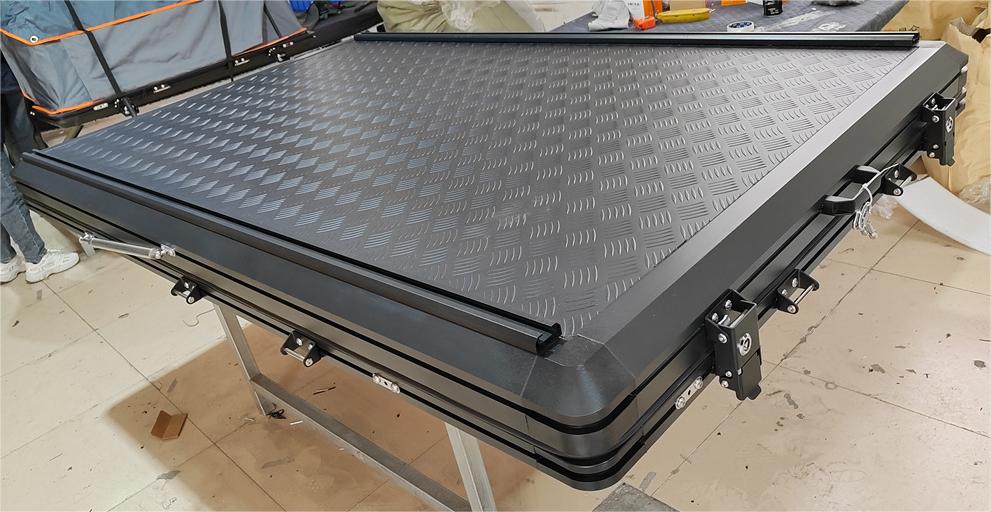 One Bedroom 4-5 Person Car Roof Top Tent with Side Ladder Universal Waterproof 2.1m