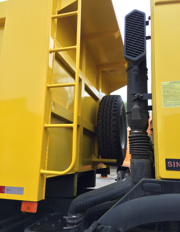 10 Wheels Dump Truck HOWO ZZ3257N3847A 30 Tons 16 - 20 CBM