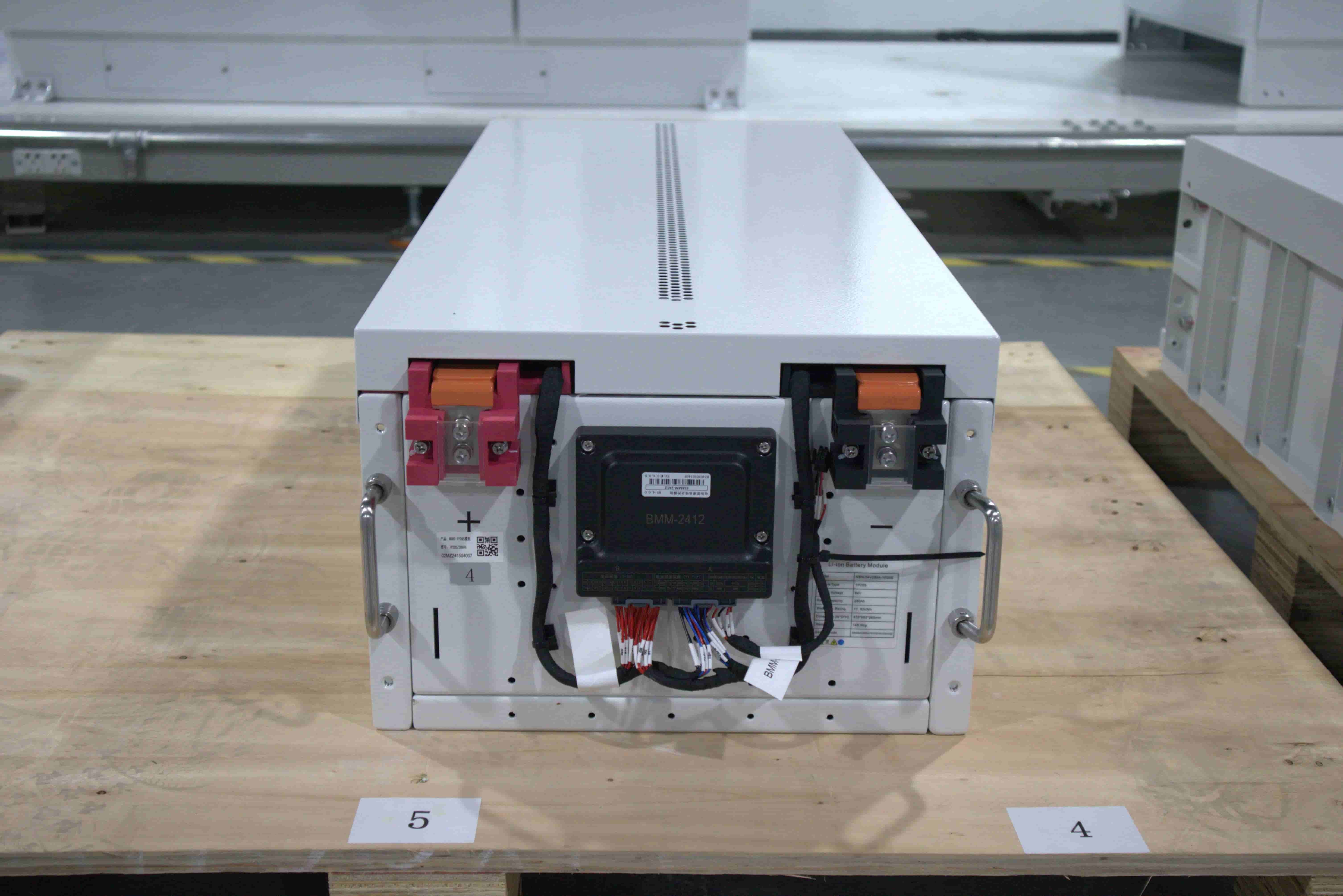 Containerized Commercial Energy Storage System 200V - 850V With Smart Air Cooling