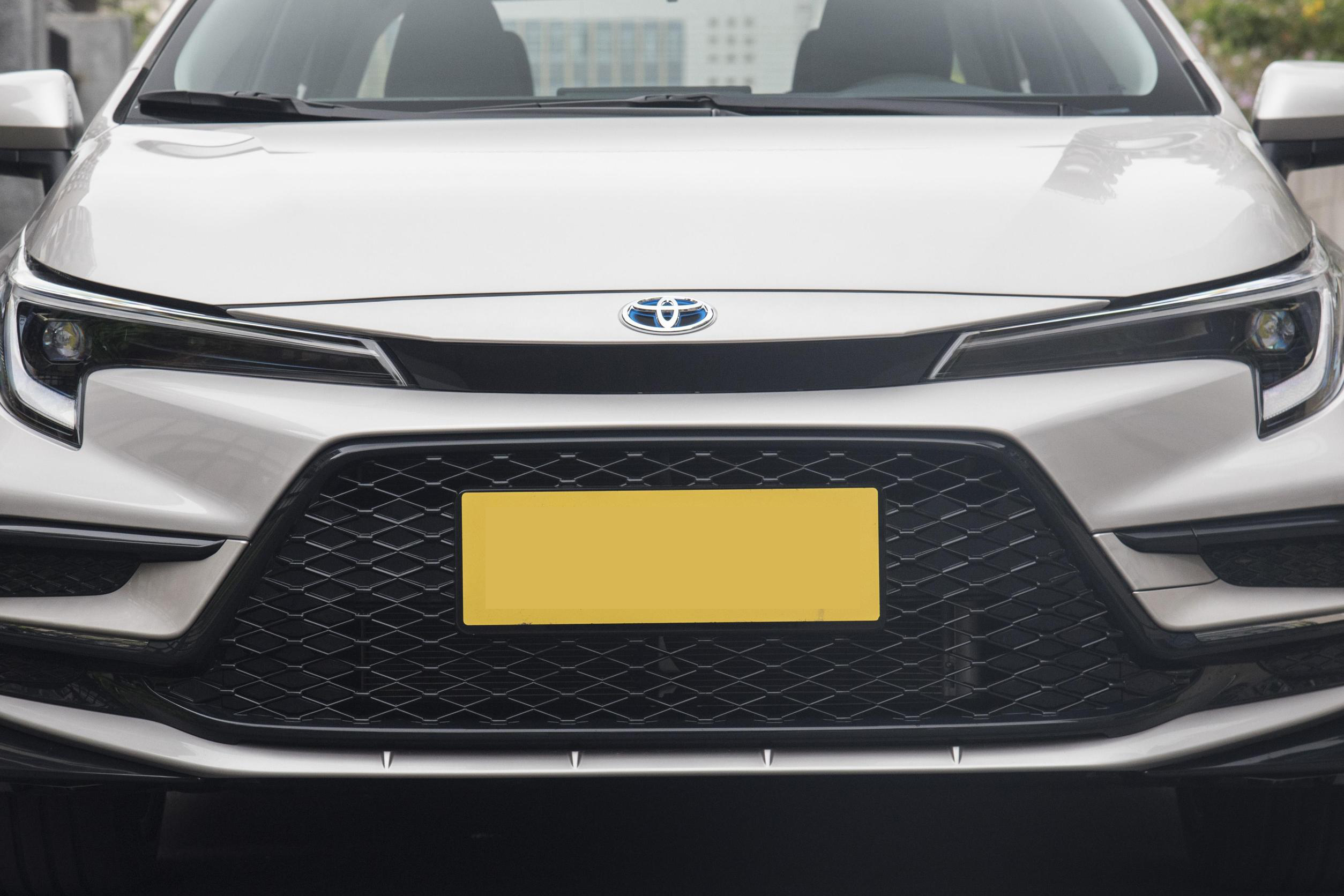 TO-YOTA LEVIN Hybrid Electric Car High Speed Electric Vehicle with 2700mm Wheelbase and 5 Seating Arrangements