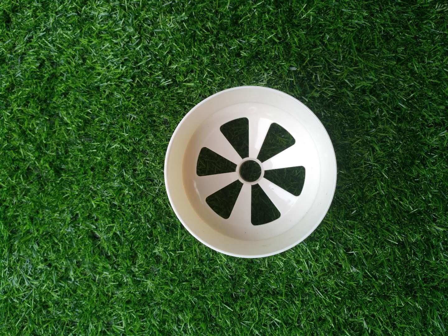 golf cup , golf cups , plastic golf cup , flag stick , flagstick , putting cup