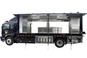 Quality Big 100 Persons 6.87L Rolling Kitchens Food Trucks wholesale