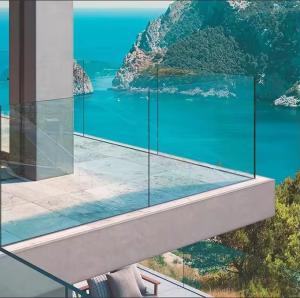 Quality Balcony Aluminum Glass Fence Spigot Glass Balustrade Railings wholesale