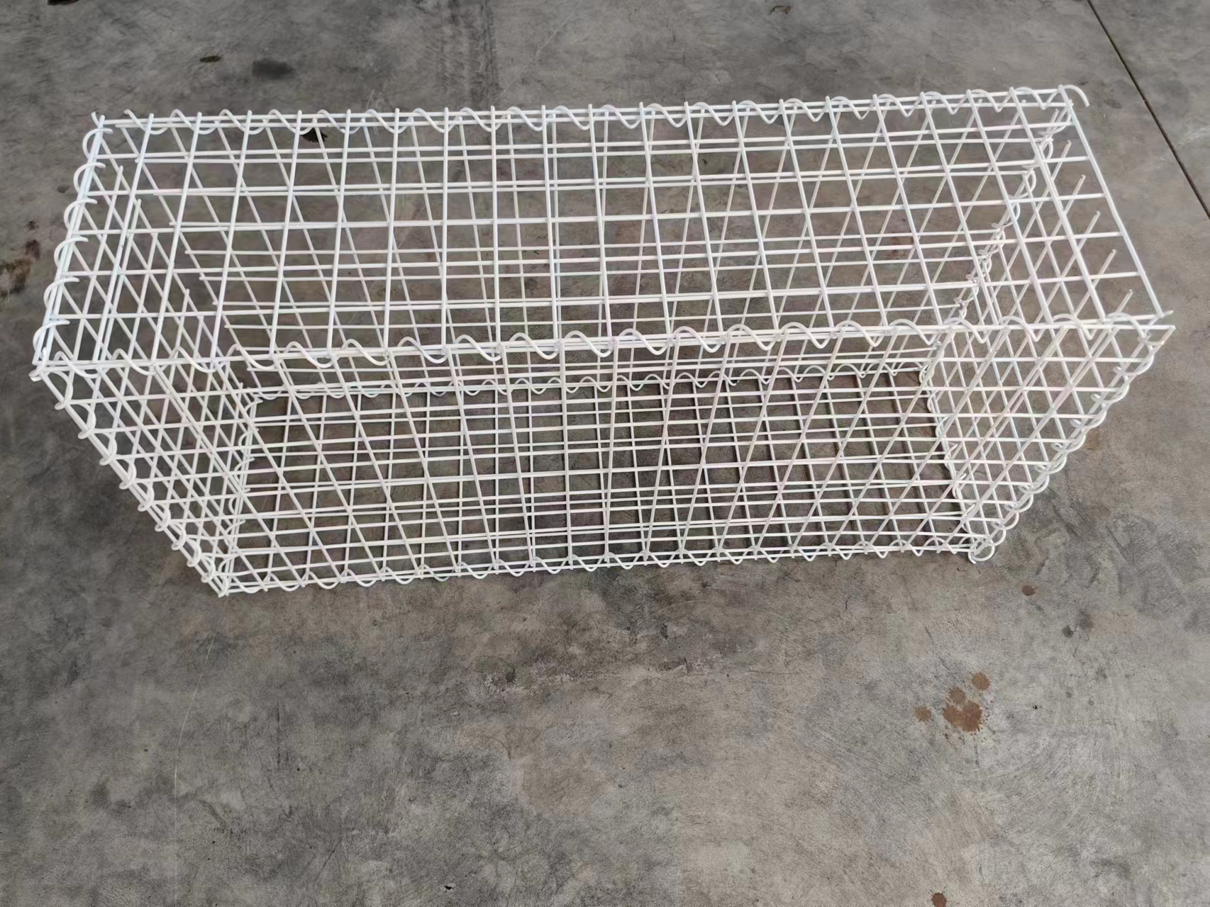 Welded Gabion Wire Mesh Stone Cage Retaining Wall with Customizable Welding Pattern