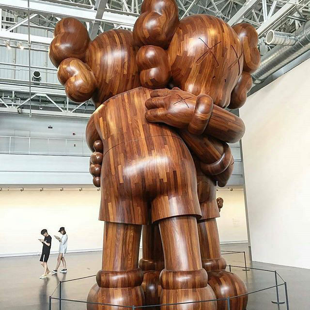 Spotless Hand Carved Wooden Statues Wood Carved Bears For Collector