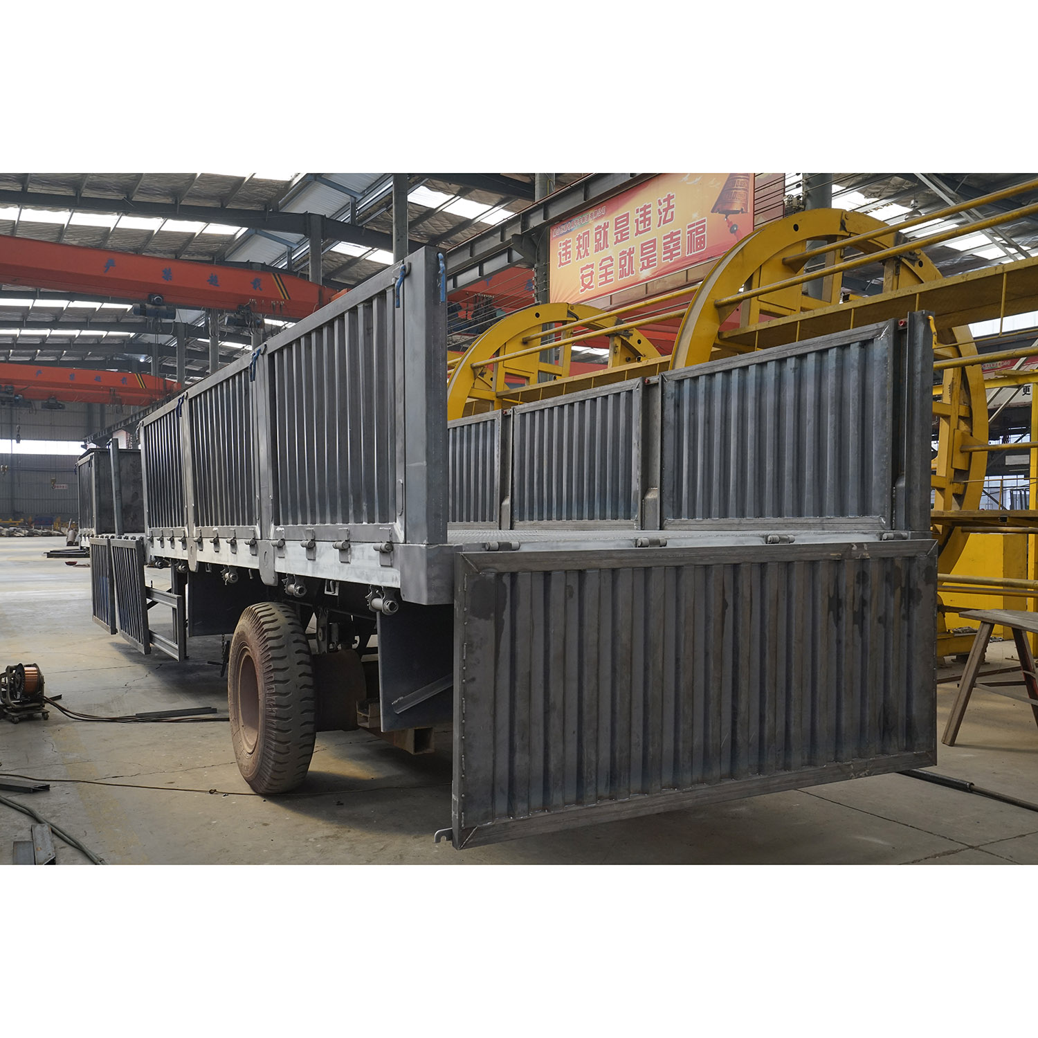 40 60 Tons Side Wall Fence Cargo Semi Truck Trailer with 4 Axles and Multifunctional