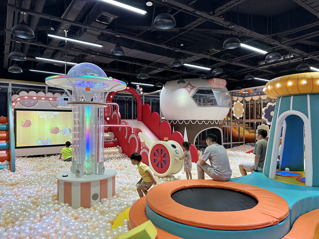 Indoor Playground Ball Pool Fountain Equipment For Children Park Area