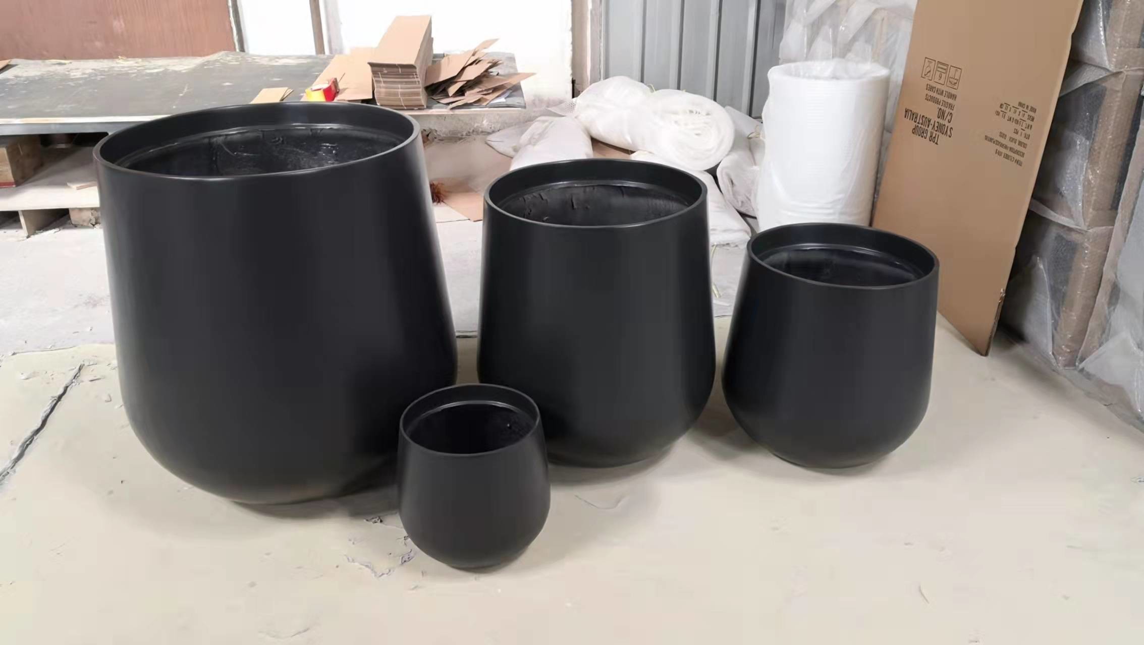 Colorful Glossy Small Garden Resin Fiberglass Flower Planters Wholesale