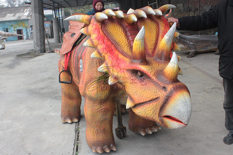 Interactive Robotic Walking Triceratops Dinosaur Rides For Playground