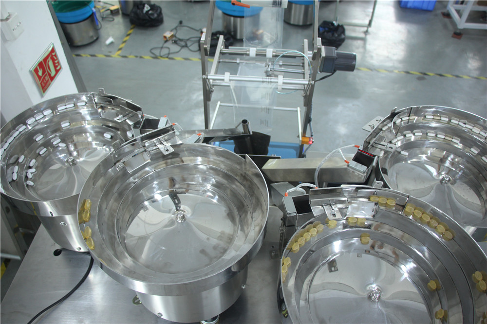 Multi-function Four Vibrator Bowl Automatic Packing Counting Sealing packaging machines