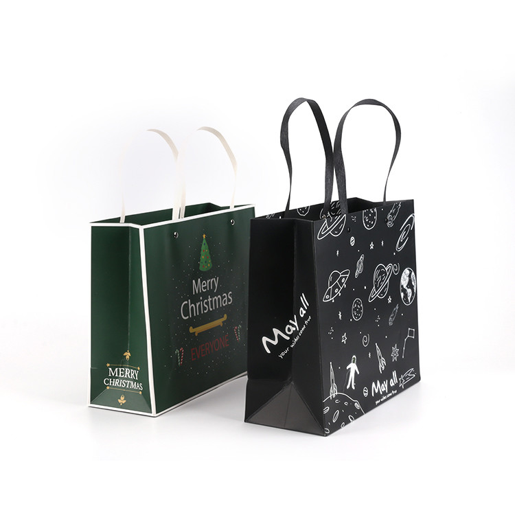 Popular Paper Gift Packaging Bags Biodegradable Customized Weight For Christmas