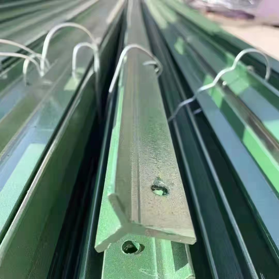 Green Coated 12 Foot Metal Fence Posts for Fenc Thick Hot Dipped Galvanized Star Picket