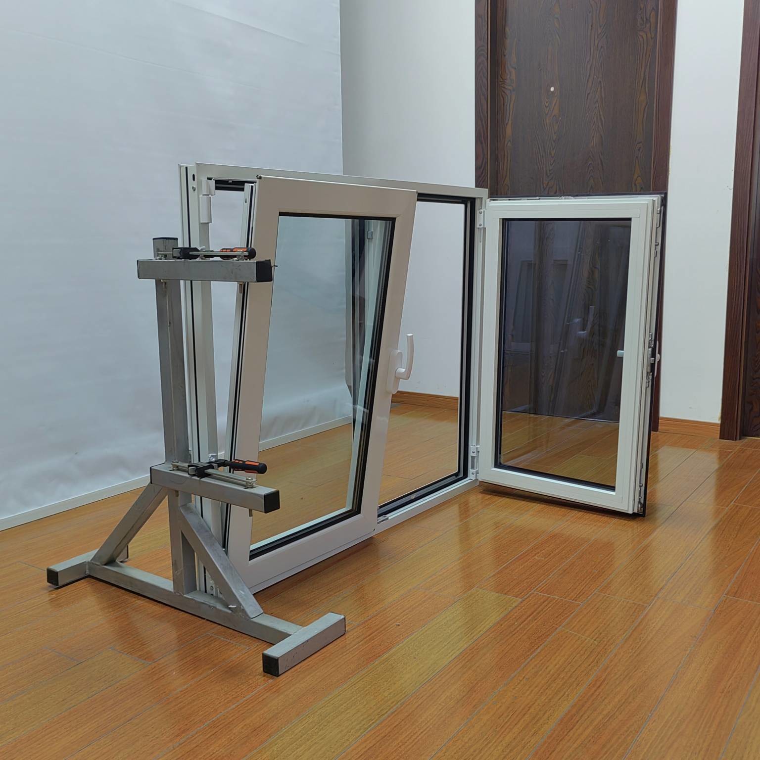 Home Decoration Aluminum Tilt And Turn Windows Customizable Color Triple Glazed Tilt And Turn Windows