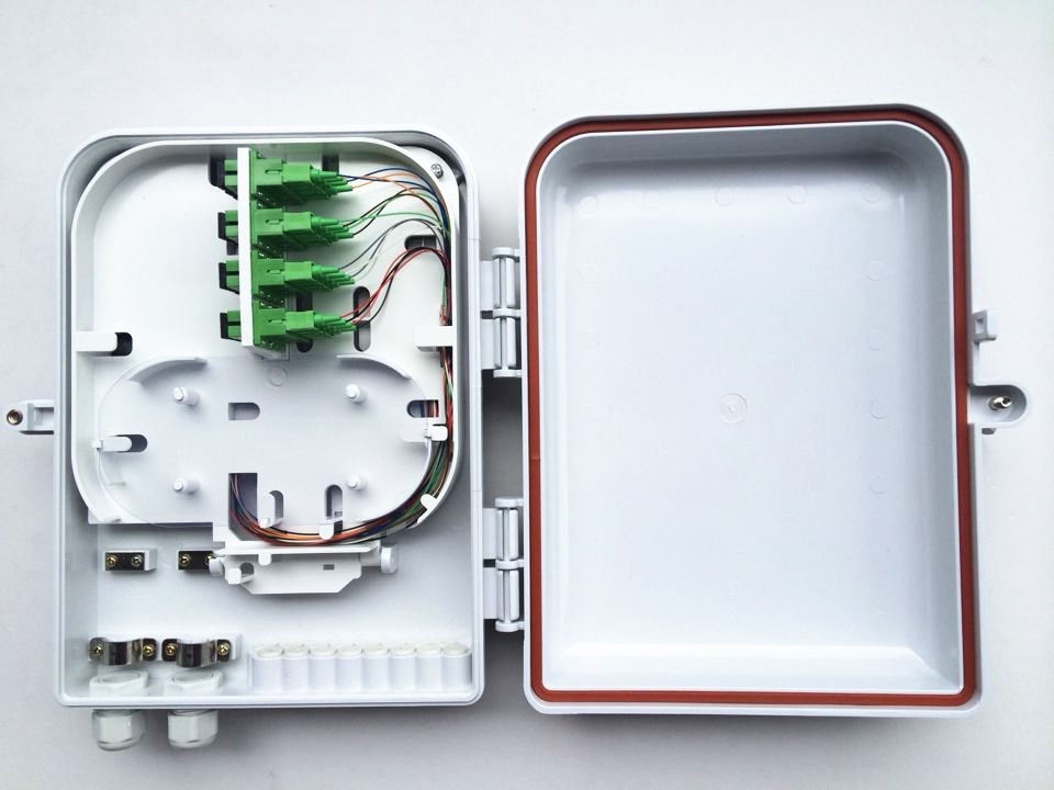 FTTH PLC Splitter 16 Port Outdoor Fiber Distribution Box For SC UPC APC Adapter IP65
