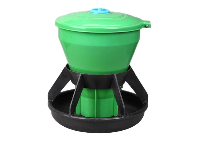 Outdoor Pig Self Feeder / PP Plastic Hog Feeders 5KG Size Large Capacity